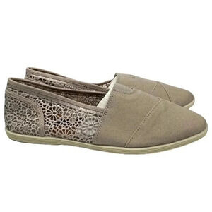 New Soda womens flats size 8 taupe floral lace